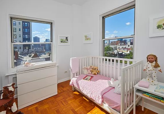 3rd image of 135 Willow St APT 807