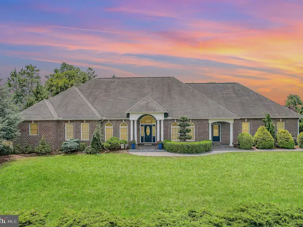 113 Ellesmere Ln, Mechanicsburg, PA 17055