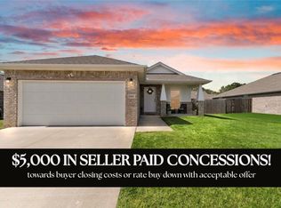 1604 Gracie St, Gentry, AR 72734