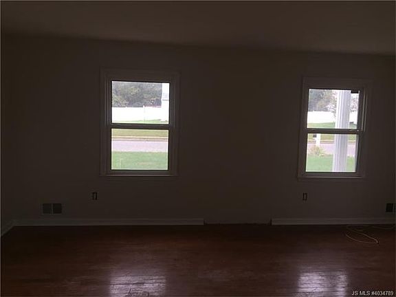 5th image of 2119 Oak Knoll Dr