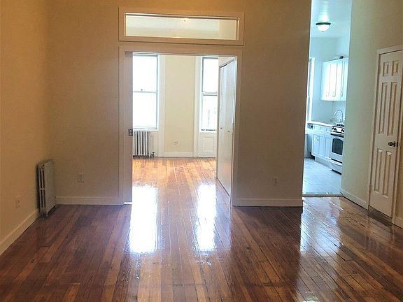 2nd image of 421 42nd St #2