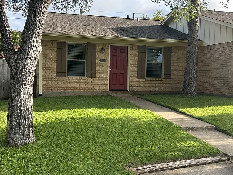 804 Frio Cir #A — Photo 1