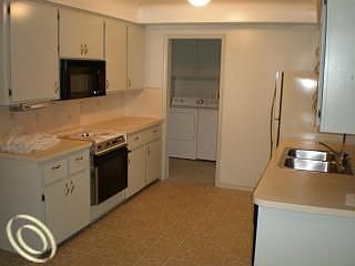 4th image of 37025 Almont Dr W