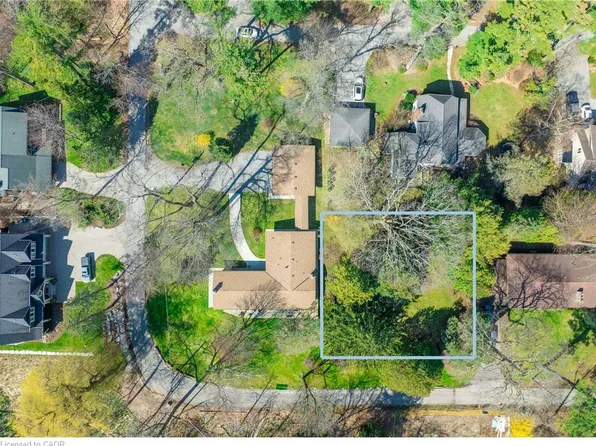 845 Chaucer Ave, Mississauga, ON L5H 2Z5