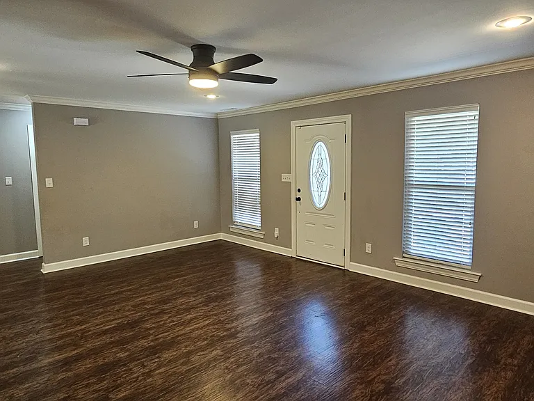 6070 Allwood Dr — Photo 3