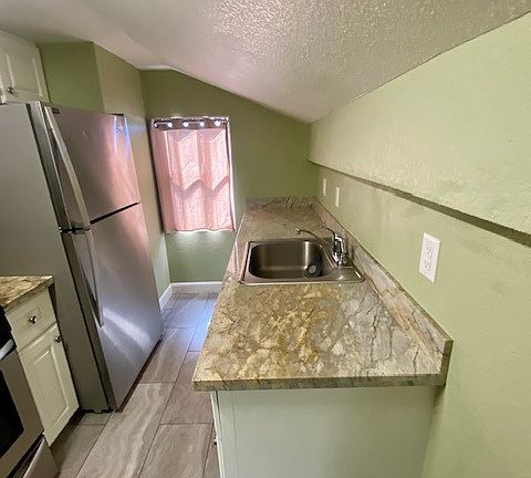 4th image of 142 Francisco Dr