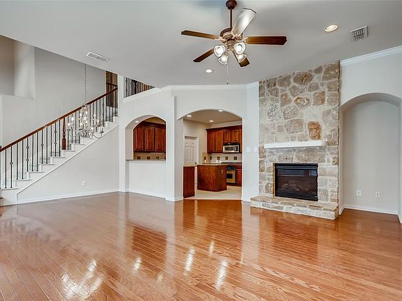 5th image of 1057 Kaylie St