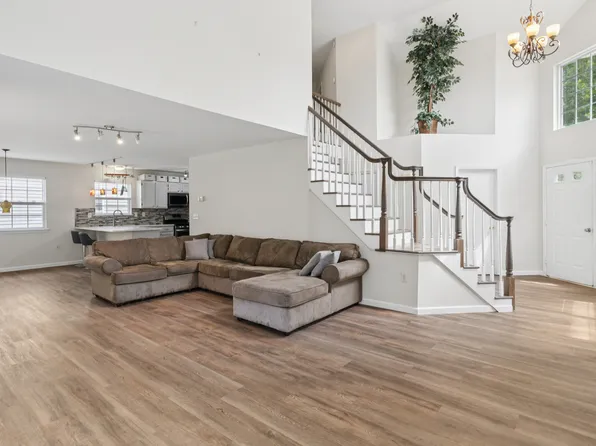 72 Canal View Dr, Lawrence Township, NJ 08648