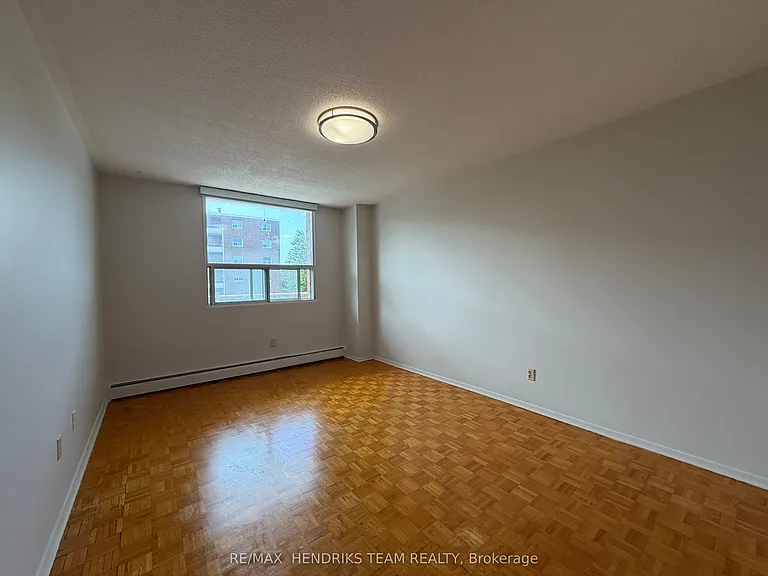 49 Leaside Dr #303 — Photo 10