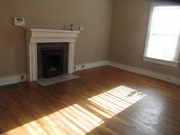 3rd image of 220 Holston