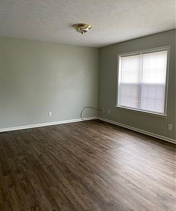 5th image of 2416 Maywood Dr SW