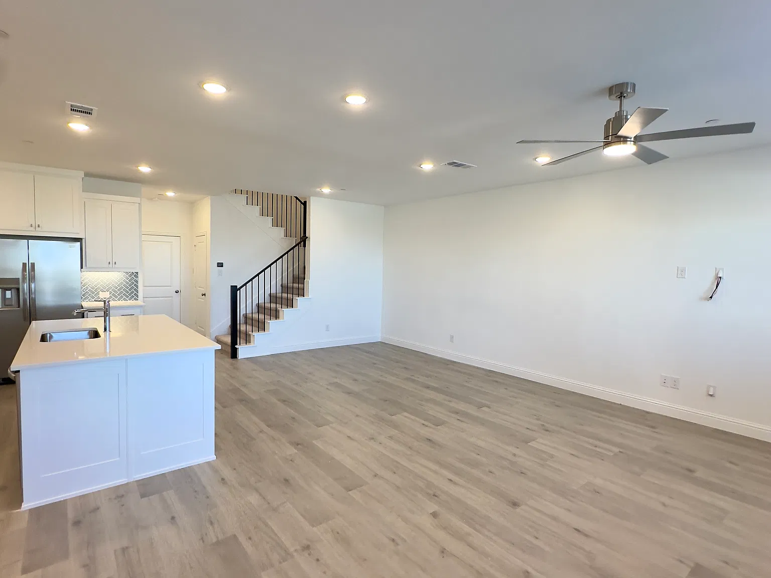 9575 Speaker Dr — Photo 4