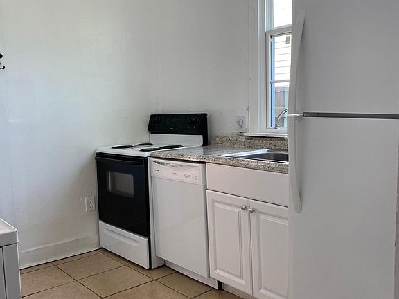 3rd image of 1018 Upperline St