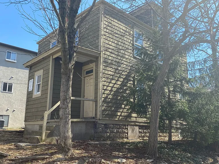 136 E Norwich Ave — Photo 4