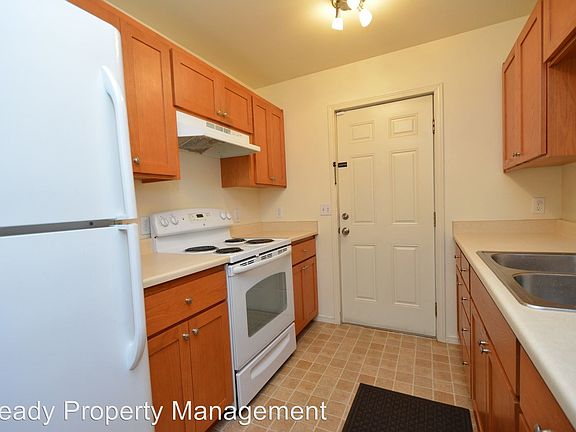 3rd image of 308 1st Ave N APT A