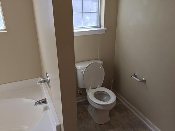 5th image of 1528 W 41st St