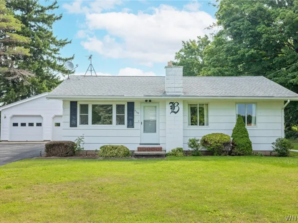9163 Roanoke Rd, Stafford, NY 14143