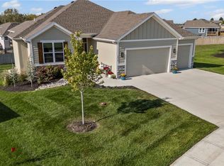 1810 Garden Ct, Basehor, KS 66007