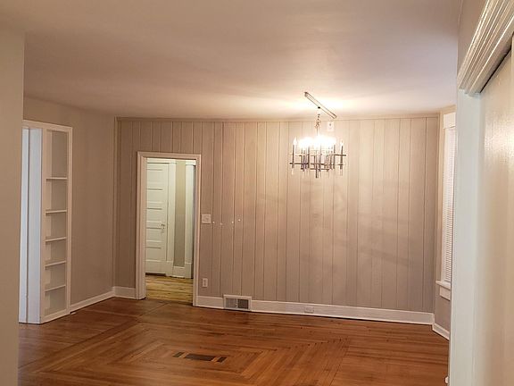 2nd image of 2401 Doniphan Ave