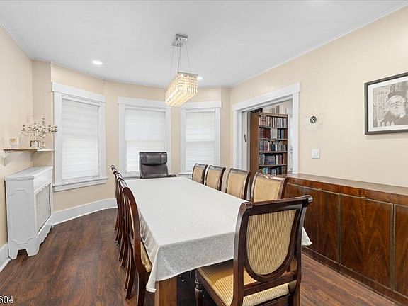 3rd image of 142 Ascension St