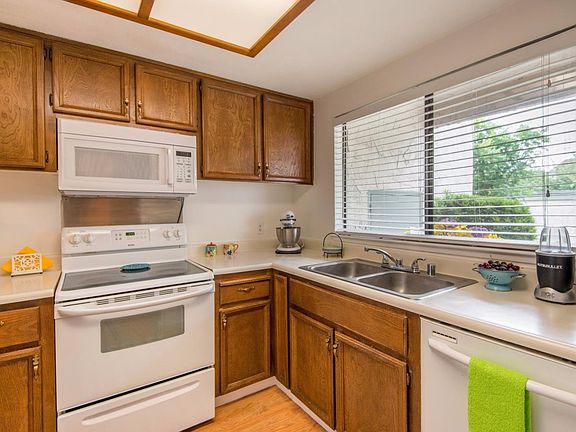 5th image of 260 W Dunne Ave APT 3