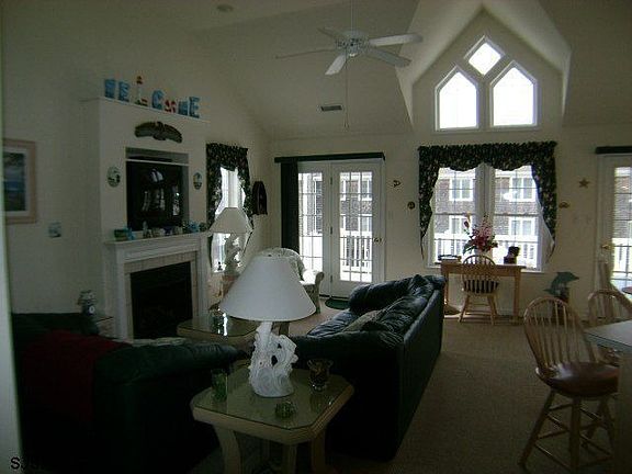 2nd image of 617 Pleasure Ave #B