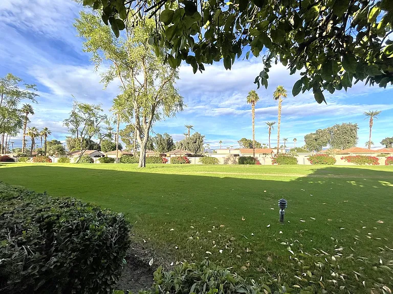 35 Malaga Dr — Photo 29
