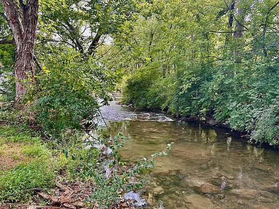3rd image of 328 Old Abingdon Hwy