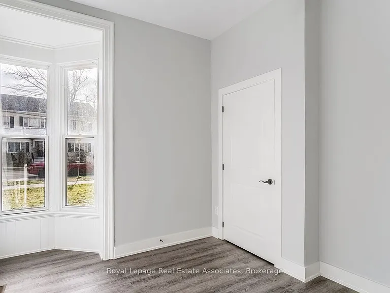 39 Welland Ave S #2 — Photo 11