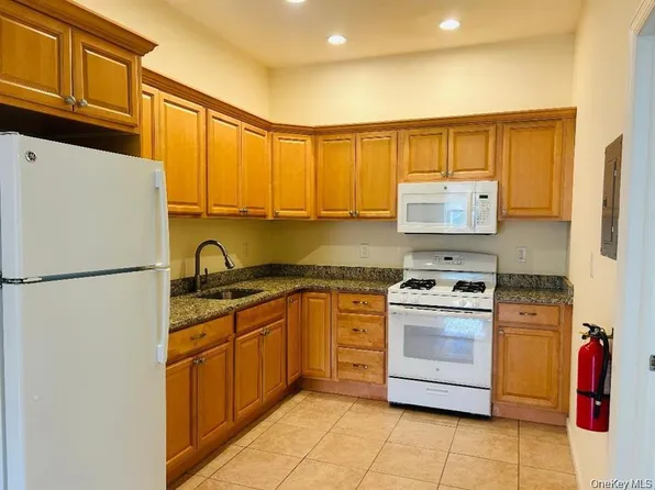 16 Schneider Ave #1, Highland Falls, NY 10928