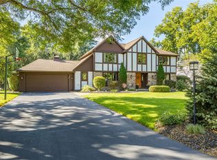 3 Walnut Grv, Pittsford, NY 14534