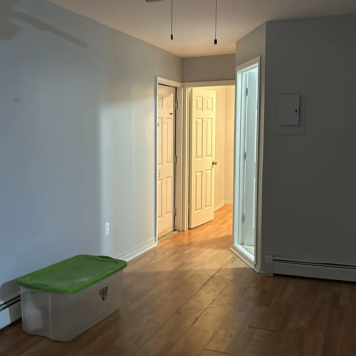 3 bed, 900 sqft, $2,000 — Photo 2