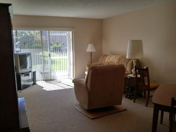 3rd image of 4911 Sunnybrook Dr Unit 14
