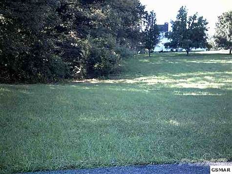 2nd image of 1884 Lakebrook Cir