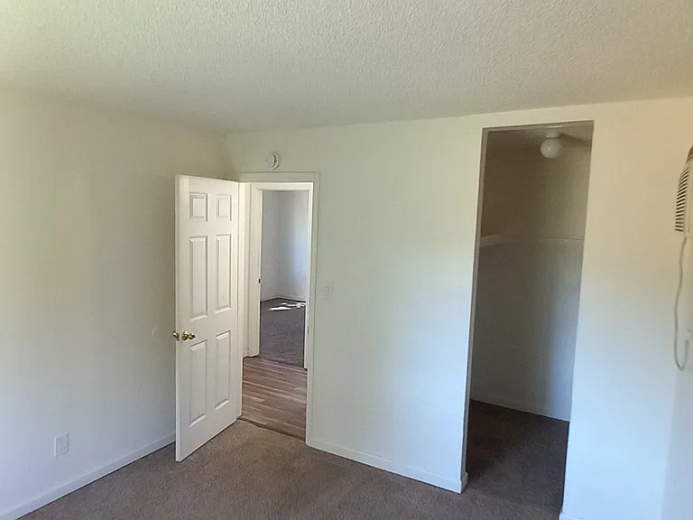 915 W Miner St — Photo 16
