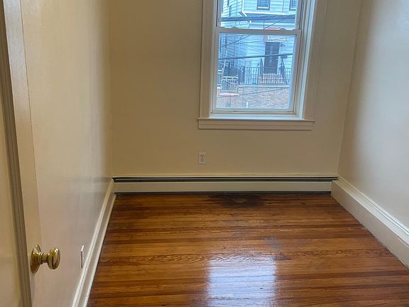 3rd image of 10502 32nd Ave #2A