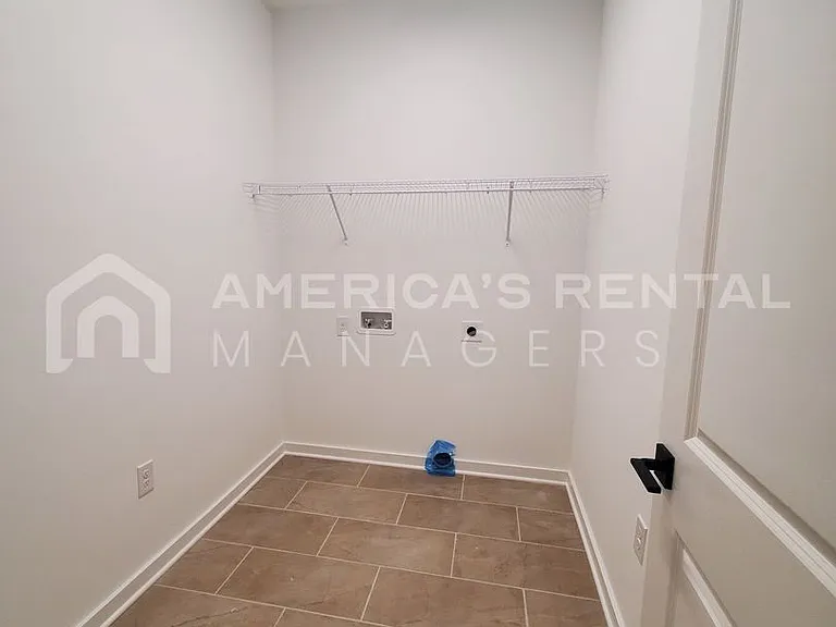 4676 Casablanca Dr — Photo 20