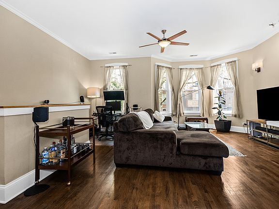 3rd image of 1040 N Winchester Ave APT 2