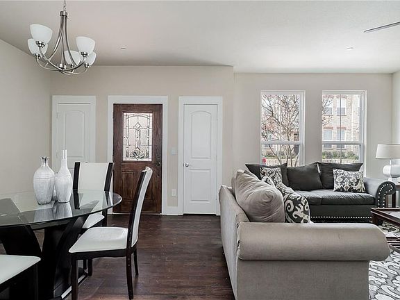 5th image of 216 Emma Dr