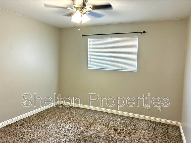 523 E Malibu Dr — Photo 14