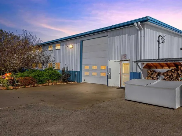 13335 Circle Dr, Anamosa, IA 52205