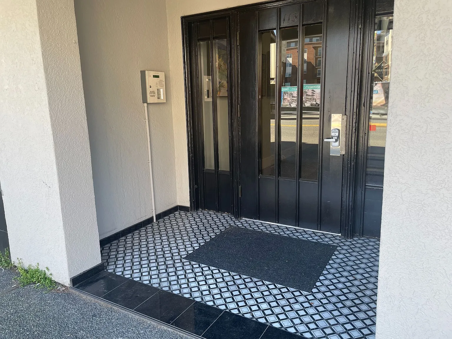 Lake Street Apartments | Downtown Kirkland | Renovated Units Just Steps from Marina Park — Photo 2