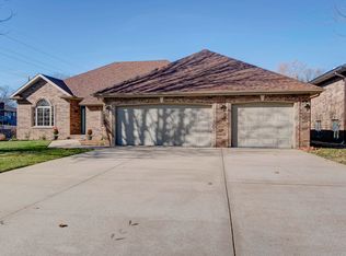 909 E Maplewood St, Springfield, MO 65807