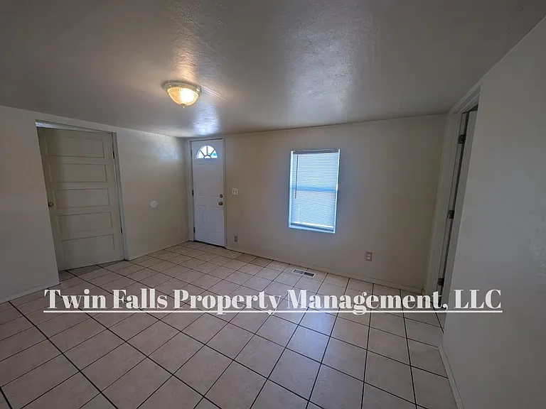 473 Jackson St — Photo 4