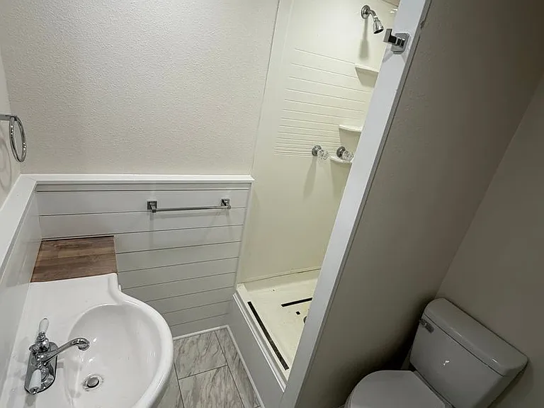 421 Golden Ave — Photo 7