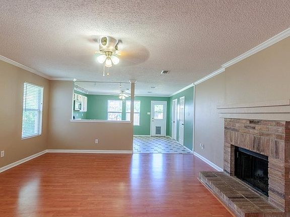 4th image of 2608 Pecan Dr