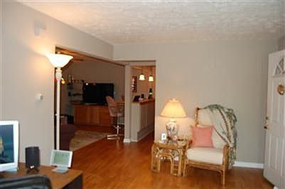 4th image of 807 Broadmoor Dr