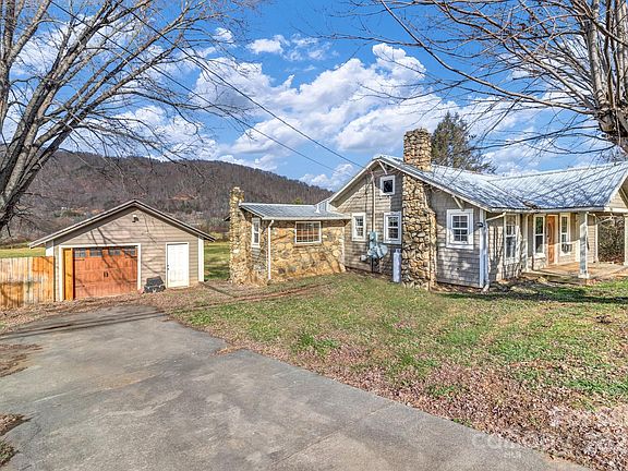 3rd image of 3760 Pisgah Dr