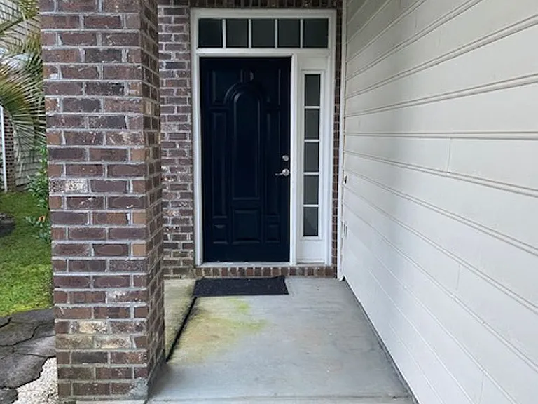 121 Charles Towne Ln — Photo 2