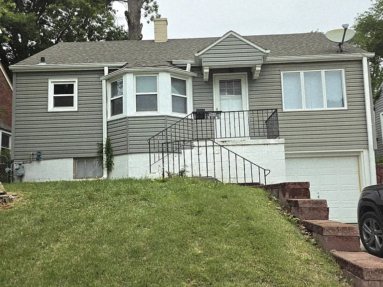 6332 Pierce St — Photo 1
